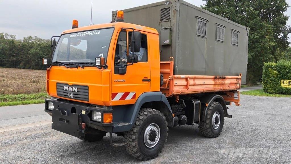 MAN L2000 4x4 10.220 + Army Shelter container شاحنات قلابة