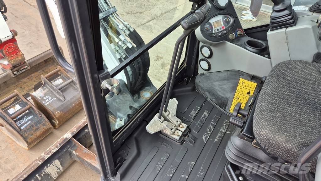 Bobcat E26 - POWERTILT - 2019 YEAR - 1670 HOURS Minigraafmachines < 7t