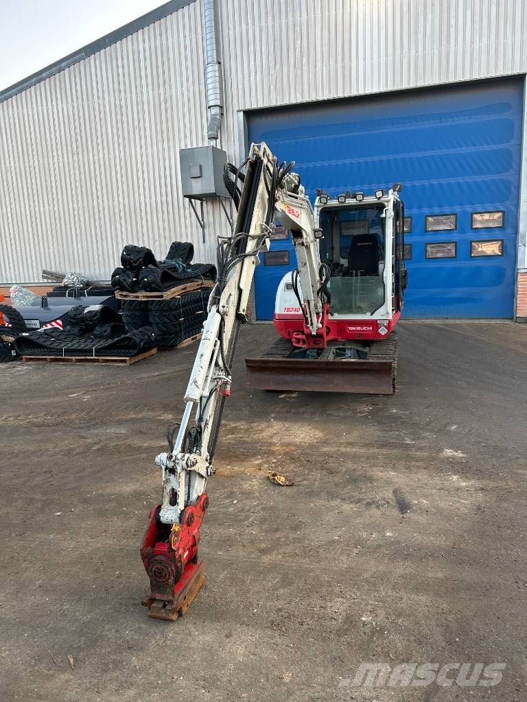 Takeuchi TB 240 Εκσκαφάκι (διαβολάκι) < 7t