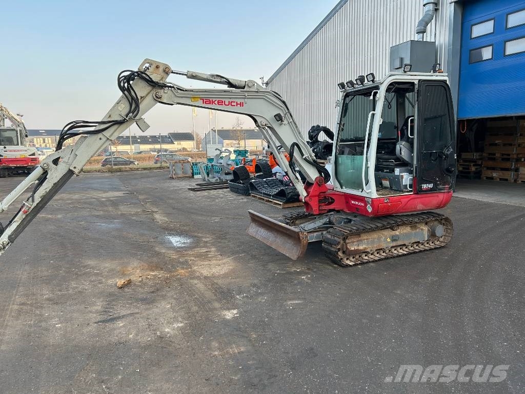 Takeuchi TB 240 Εκσκαφάκι (διαβολάκι) < 7t