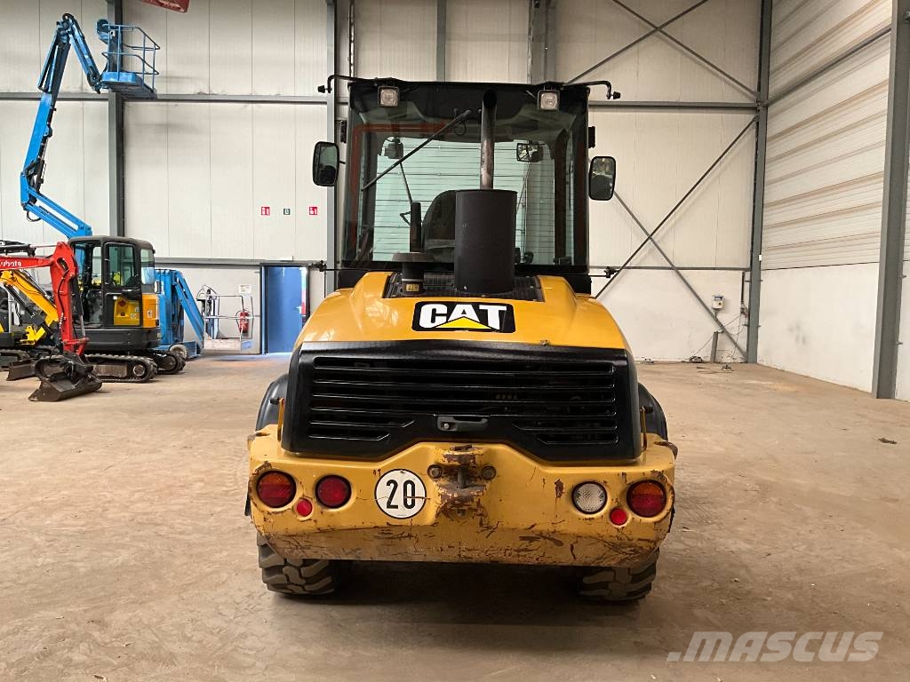 CAT 908 H 2 لوادر بعجل