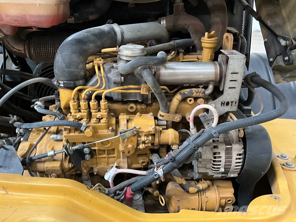 CAT 908 H 2 لوادر بعجل