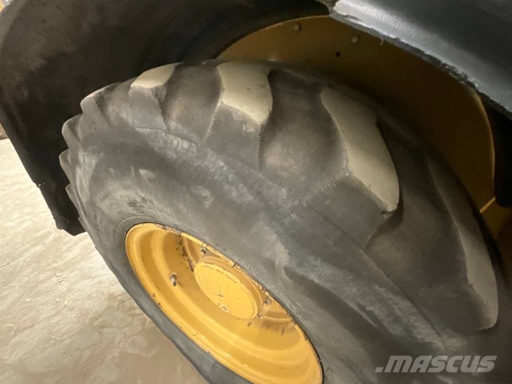 CAT 908 H 2 لوادر بعجل