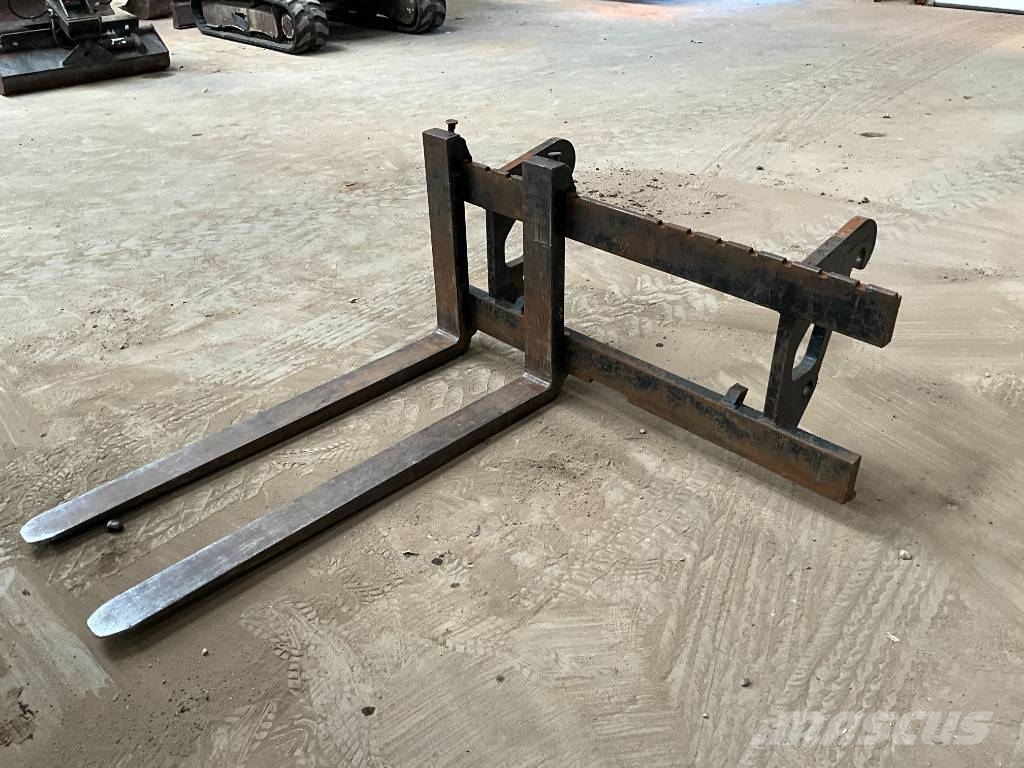CAT 908 H 2 لوادر بعجل