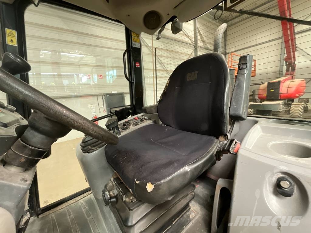 CAT 908 H 2 لوادر بعجل