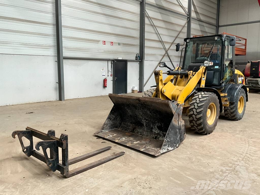 CAT 908 H 2 لوادر بعجل