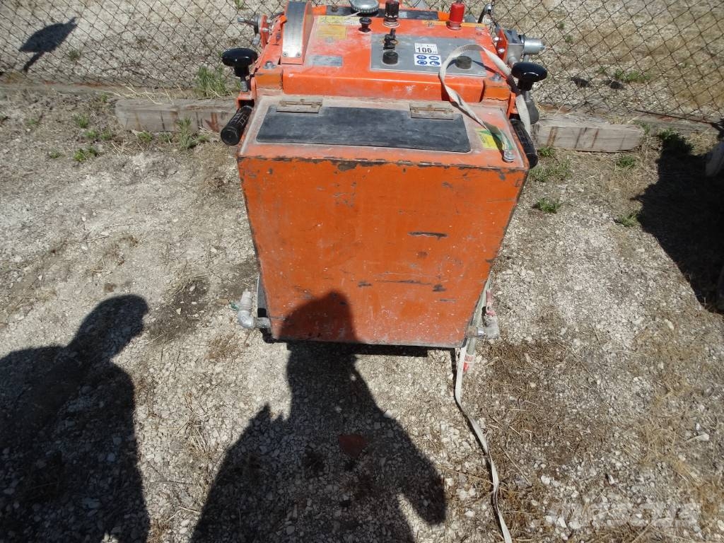  Gölz FS 250 B hézagvágó Scie à roche et béton