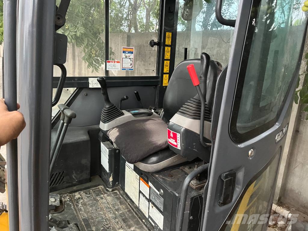 Komatsu PC50 小型挖掘机