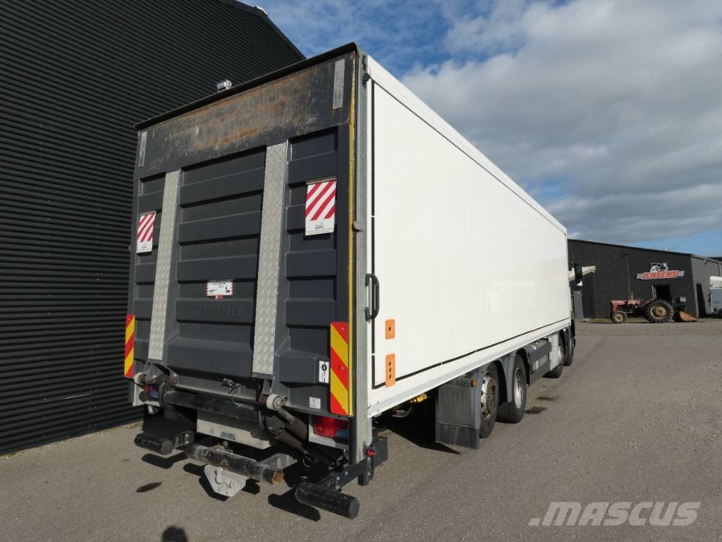 MAN TGS 35.320 Tovornjaki zabojniki