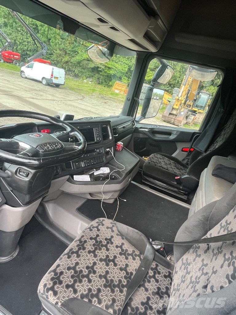 Scania R 650 A6X2 m/blokvogn Dragbilar