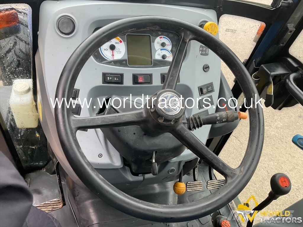 New Holland T 4.100 트랙터