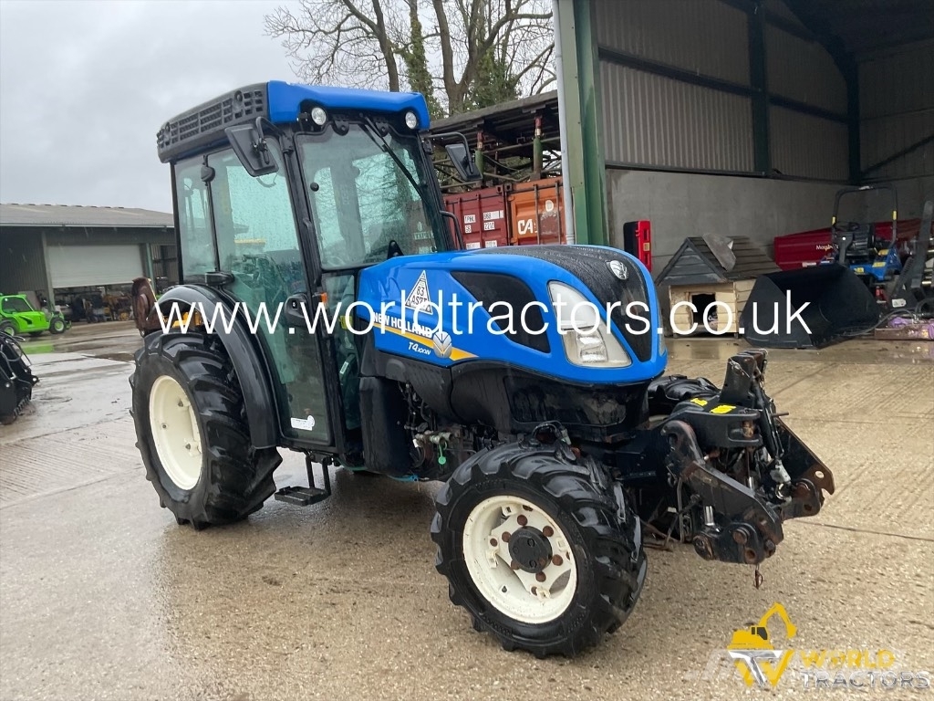 New Holland T 4.100 트랙터
