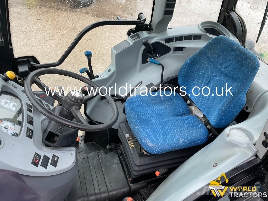 New Holland T 4.100 트랙터
