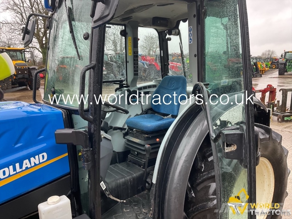 New Holland T 4.100 트랙터