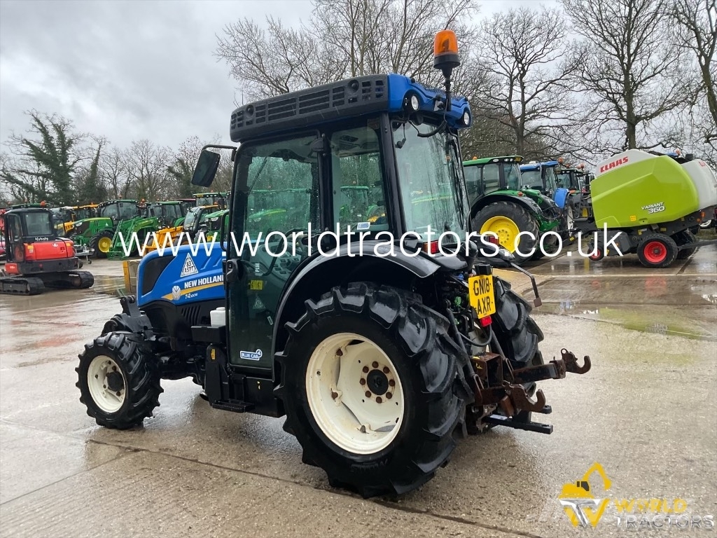 New Holland T 4.100 트랙터