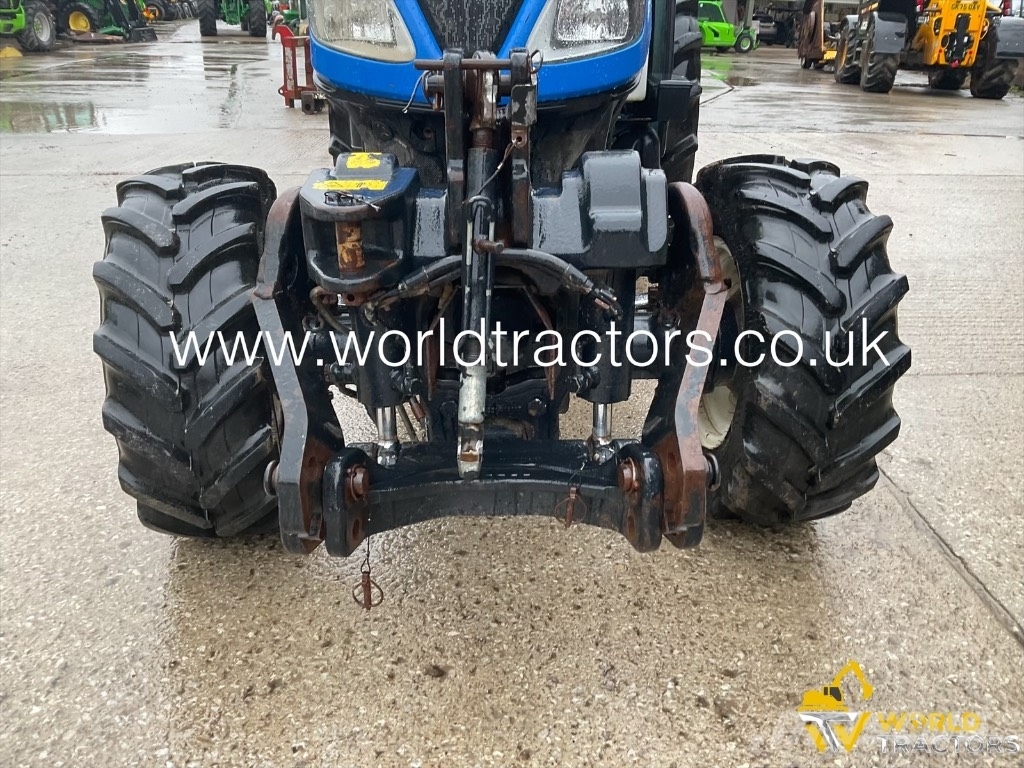 New Holland T 4.100 트랙터
