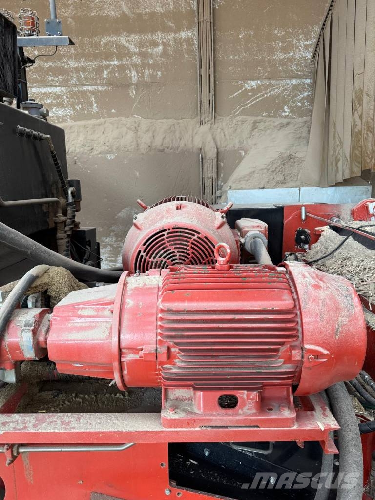 Morbark 2400XE Woodhog آلات تمزيق المخلفات