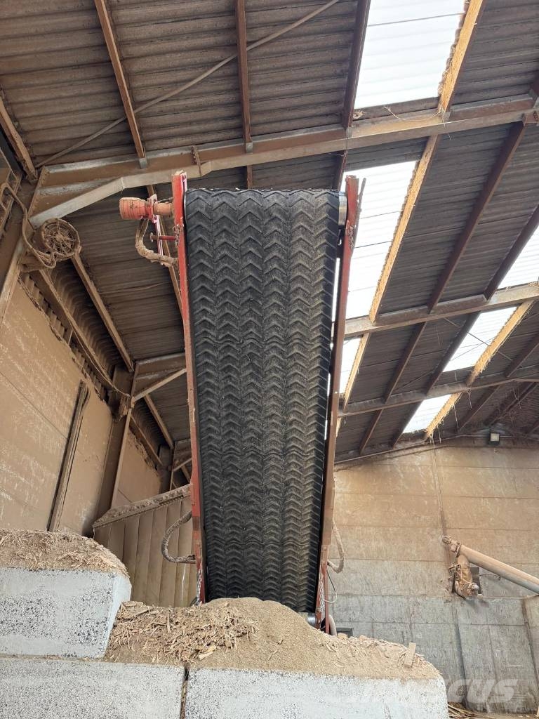 Morbark 2400XE Woodhog آلات تمزيق المخلفات