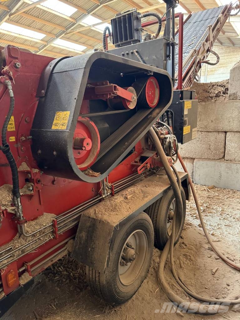 Morbark 2400XE Woodhog آلات تمزيق المخلفات