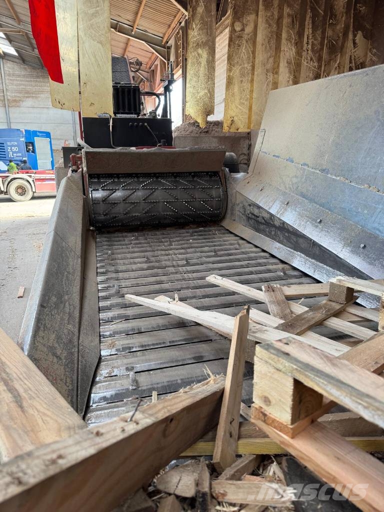 Morbark 2400XE Woodhog آلات تمزيق المخلفات