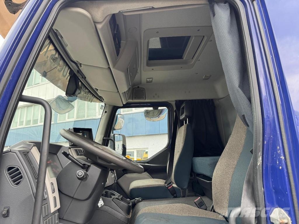 Volvo FL 250 4X2 EURO 6 + 360° CAMERA + DHOLLANDIA LIFT Camiones con caja de remolque