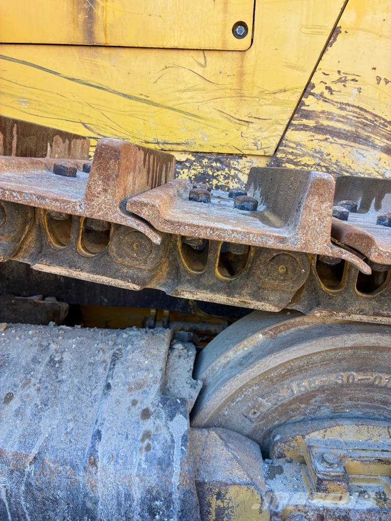 Komatsu D85EX-18 Гусеничные бульдозеры