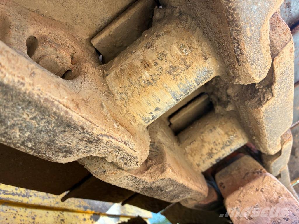 Komatsu D85EX-18 Гусеничные бульдозеры