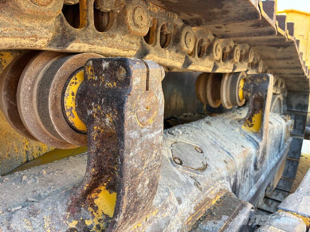 Komatsu D85EX-18 Гусеничные бульдозеры