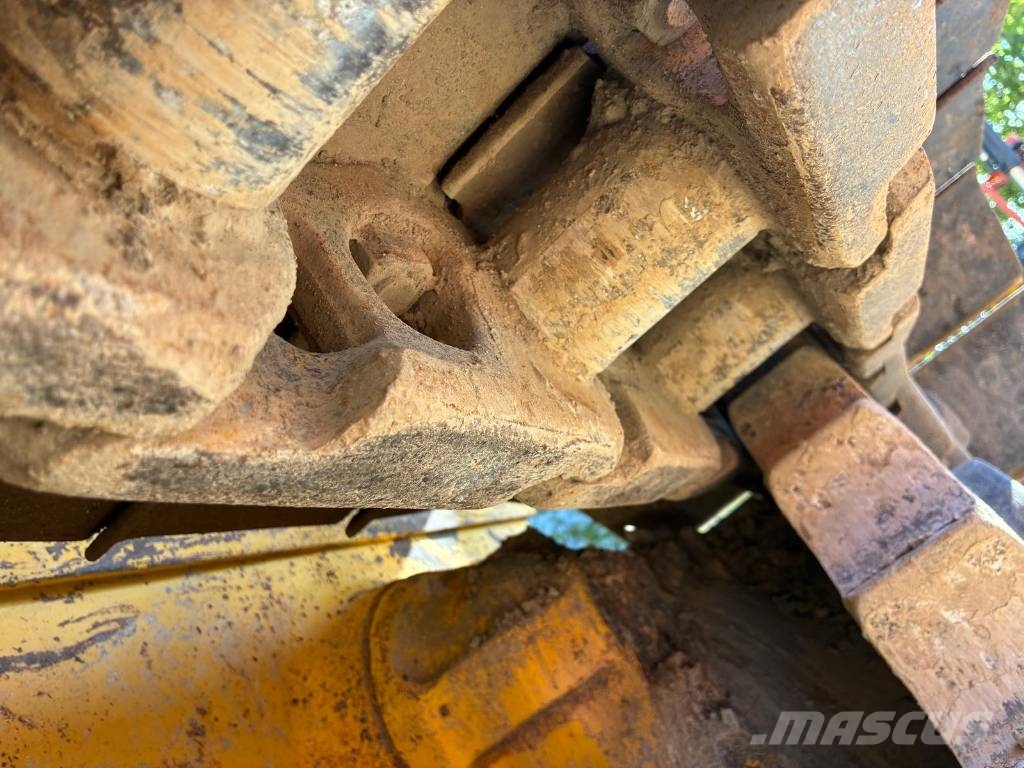 Komatsu D85EX-18 Гусеничные бульдозеры