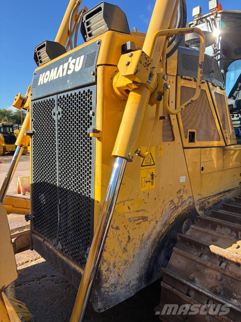 Komatsu D85EX-18 Гусеничные бульдозеры