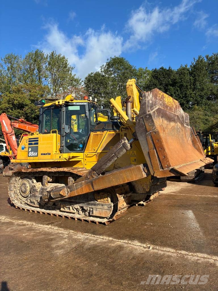 Komatsu D85EX-18 Гусеничные бульдозеры