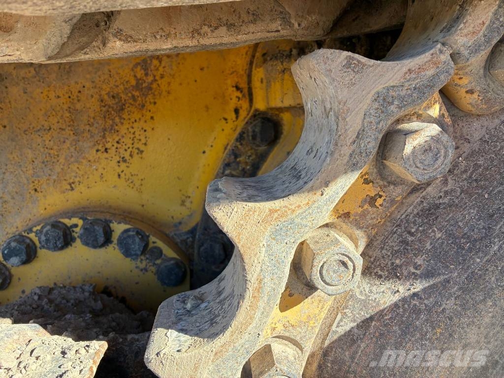 Komatsu D85EX-18 Гусеничные бульдозеры