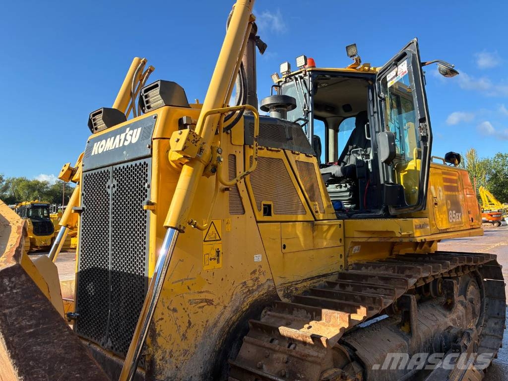 Komatsu D85EX-18 Гусеничные бульдозеры