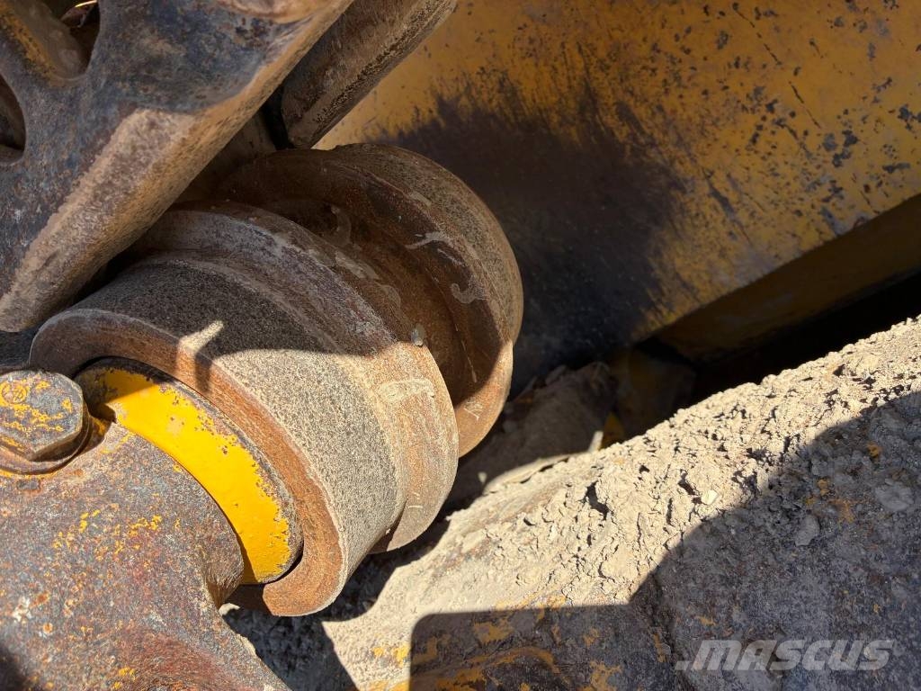 Komatsu D85EX-18 Гусеничные бульдозеры