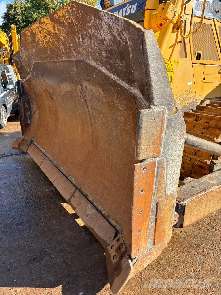 Komatsu D85EX-18 Гусеничные бульдозеры
