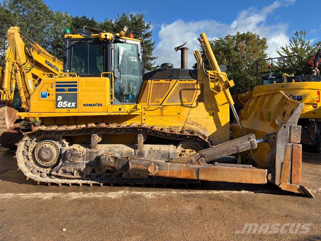 Komatsu D85EX-18 Гусеничные бульдозеры