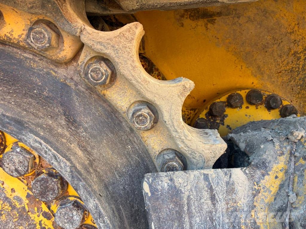 Komatsu D85EX-18 Гусеничные бульдозеры