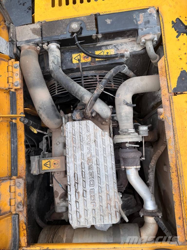 JCB JS 145 LC حفارات زحافة