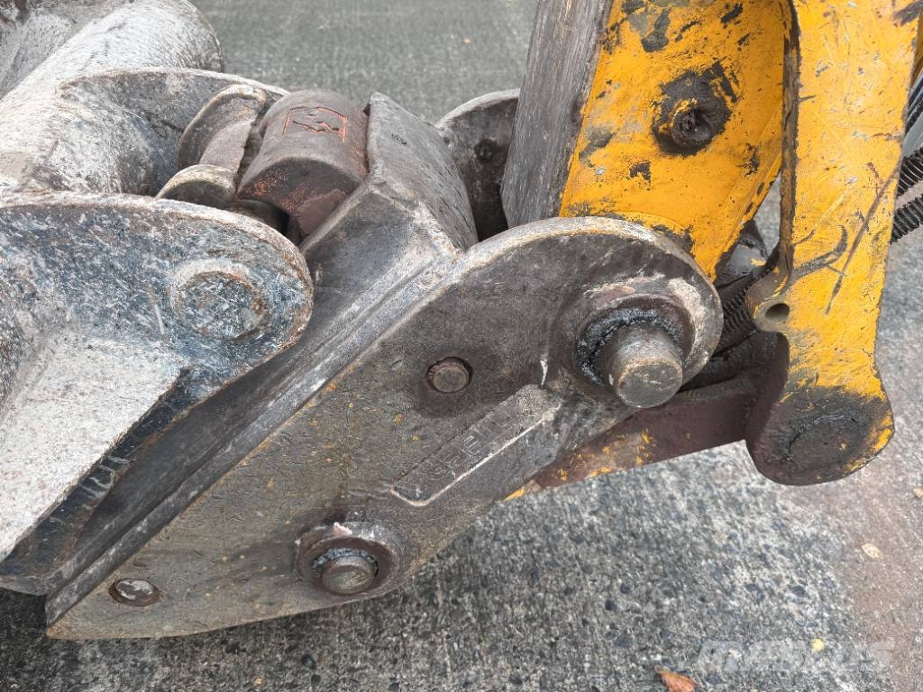 JCB JS 145 LC حفارات زحافة