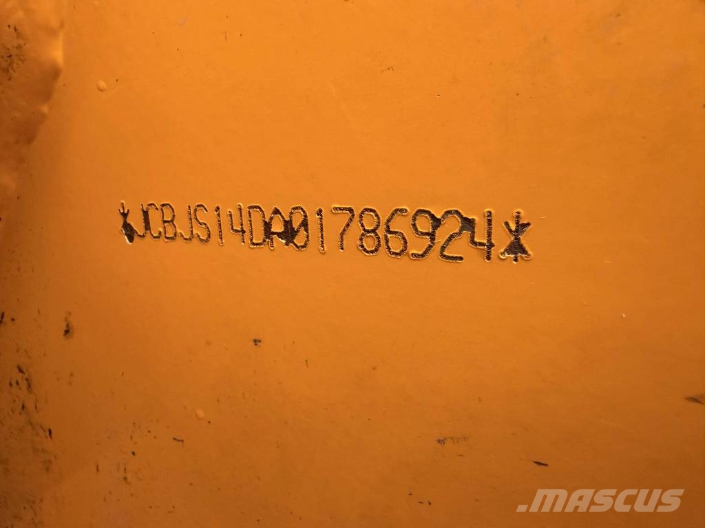 JCB JS 145 LC حفارات زحافة