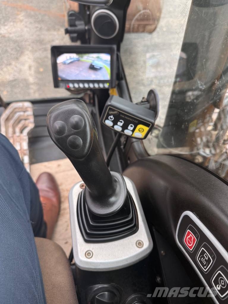 JCB JS 145 LC حفارات زحافة