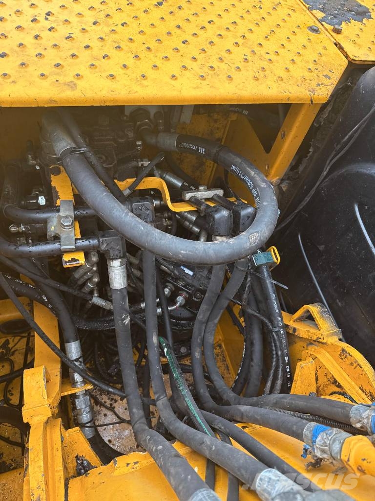 JCB JS 145 LC حفارات زحافة