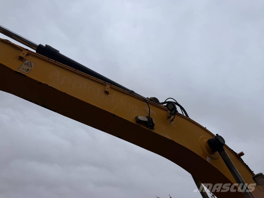 JCB JS 145 LC حفارات زحافة