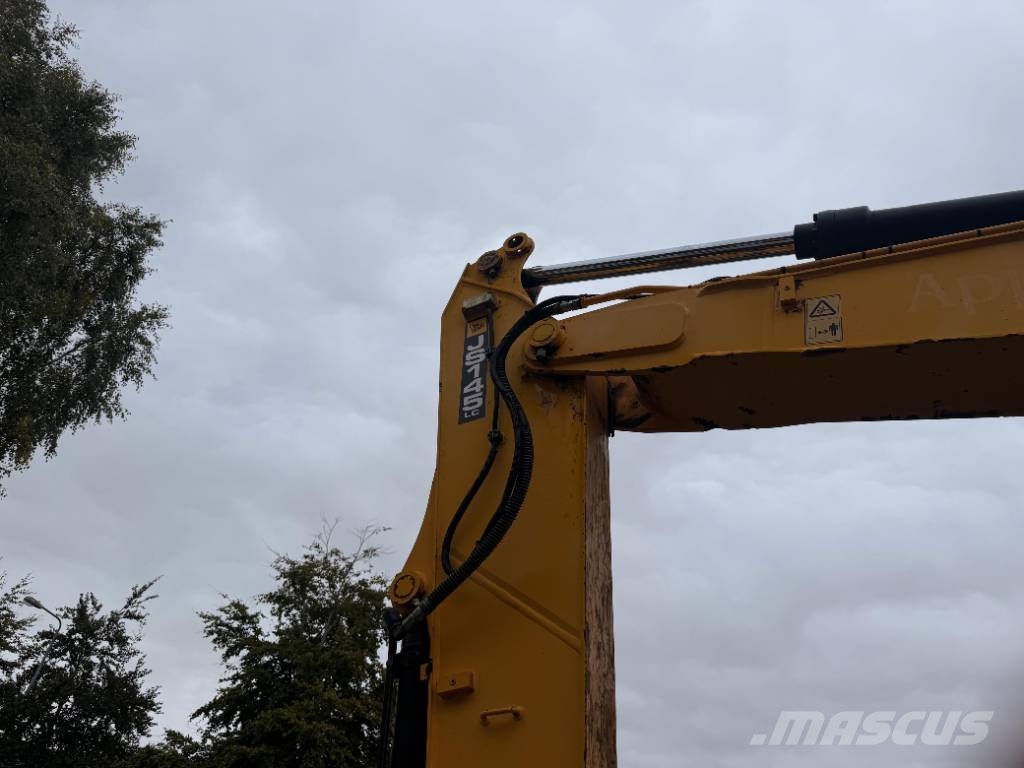 JCB JS 145 LC حفارات زحافة