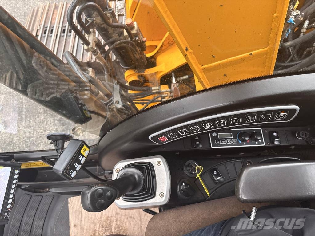 JCB JS 145 LC حفارات زحافة