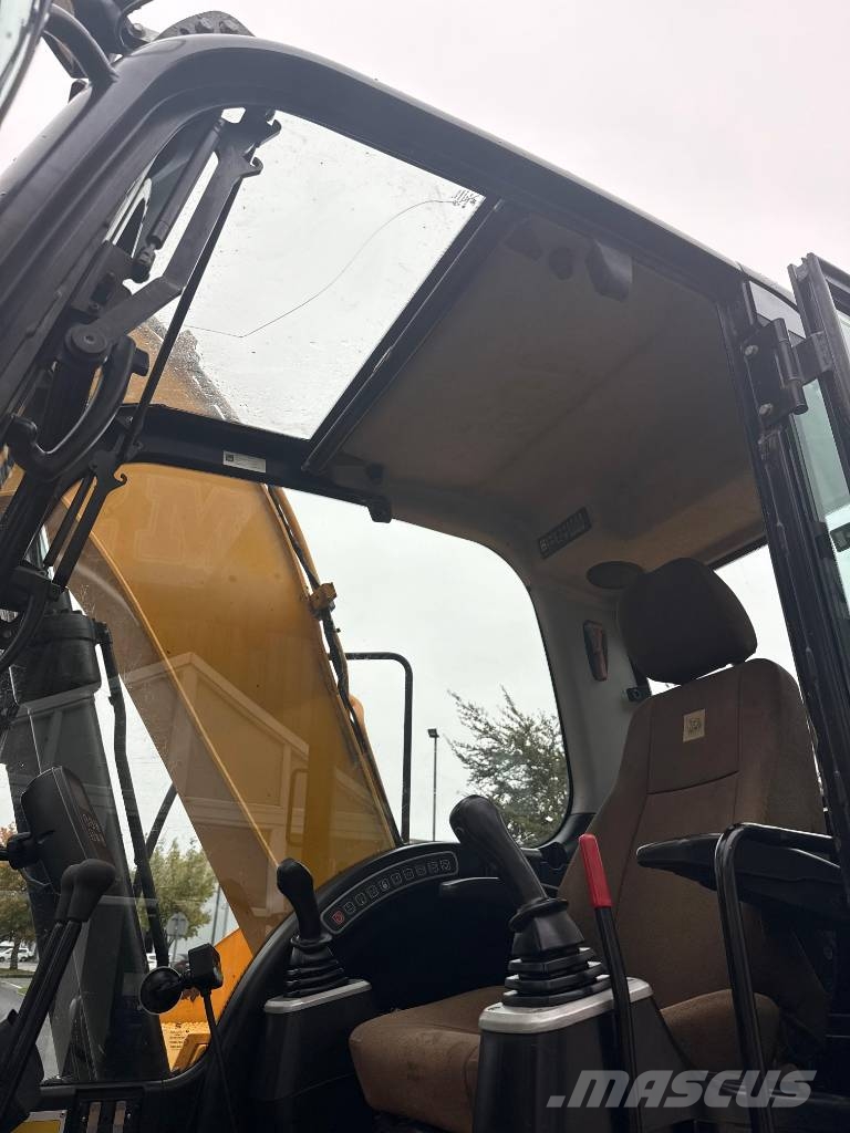 JCB JS 145 LC حفارات زحافة