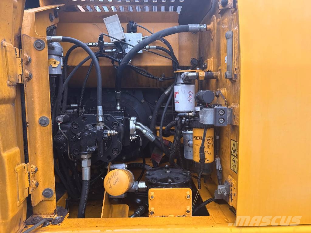JCB JS 145 LC حفارات زحافة
