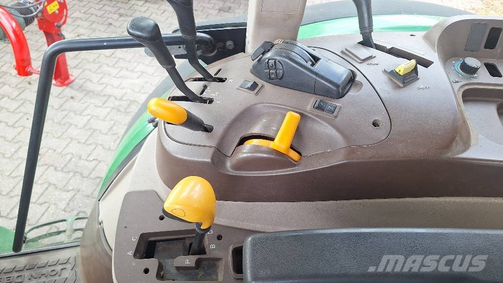 John Deere 5620 Traktorji