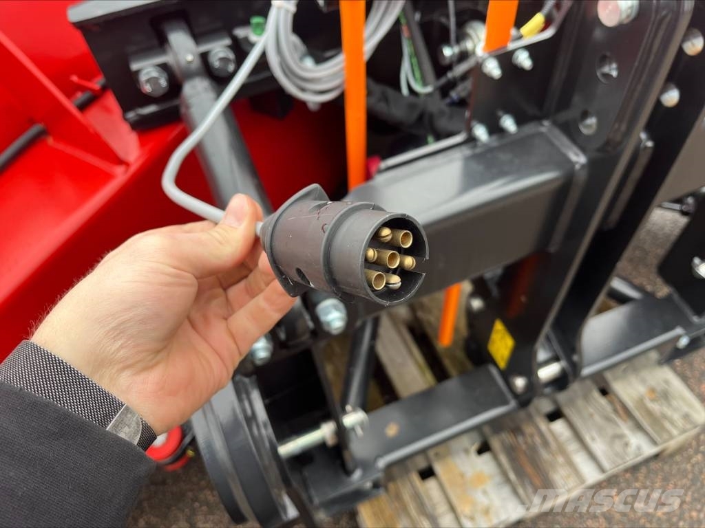 Tokvam VT 320 刮雪板和犁