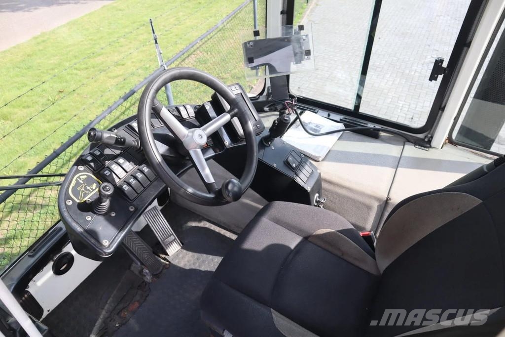 Mafi R332 | 4X4 | 32 TON | ROTATING SEAT Terminalni tegljači